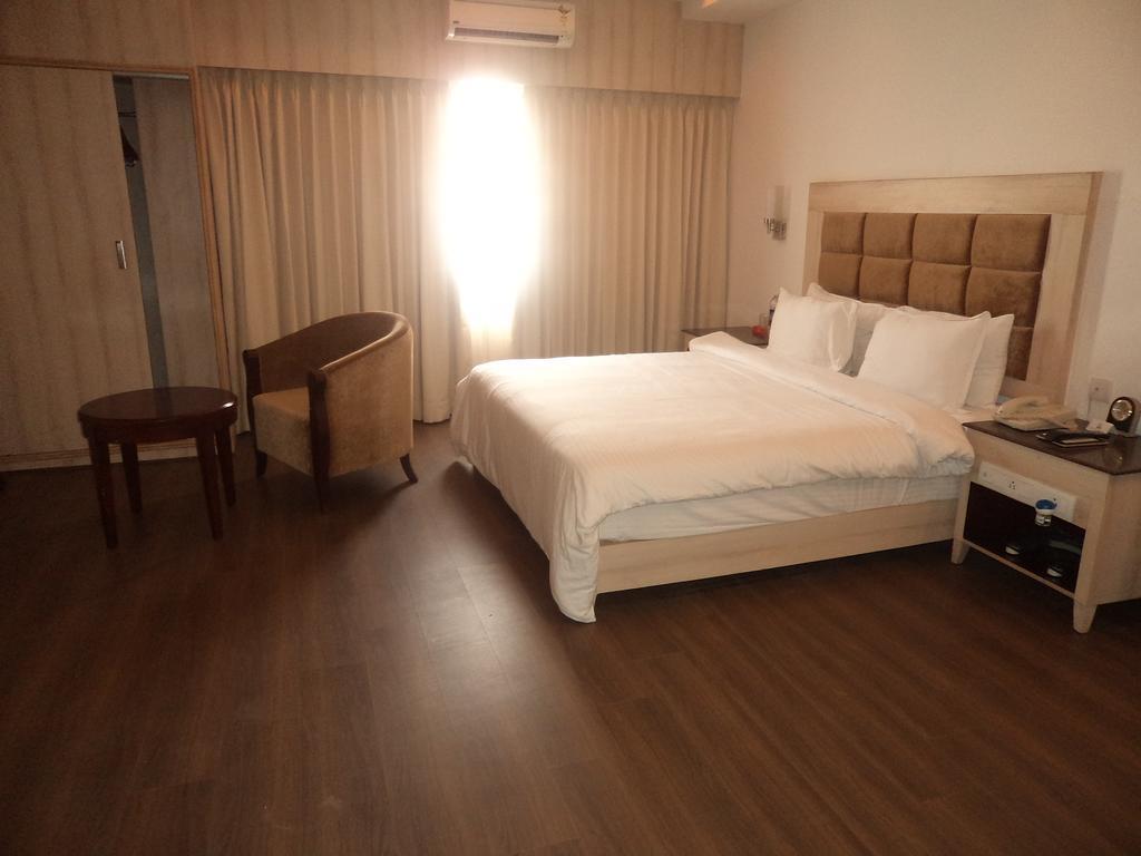 Palayankottai Rr Inn מראה חיצוני תמונה