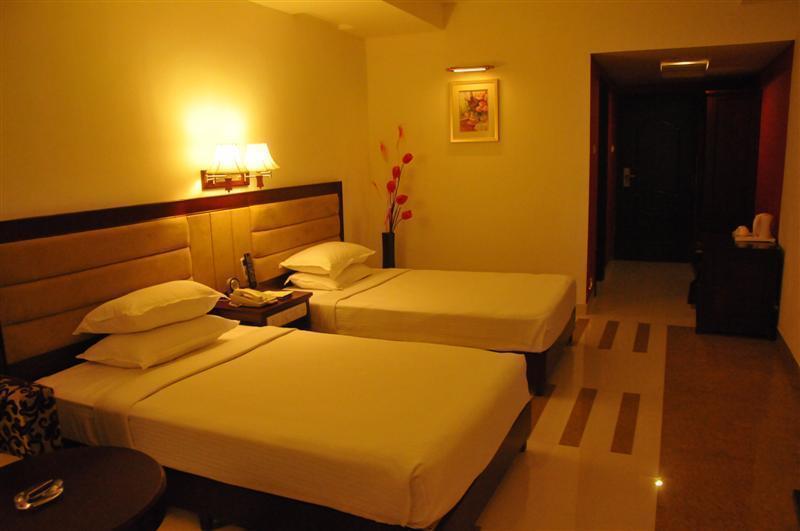 Palayankottai Rr Inn מראה חיצוני תמונה